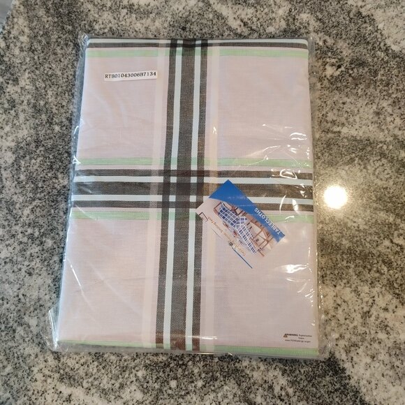 84" X 60" Rectangular Tablecloth, Vinyl, Spill Proof, Lined/backed. - Picture 12 of 12